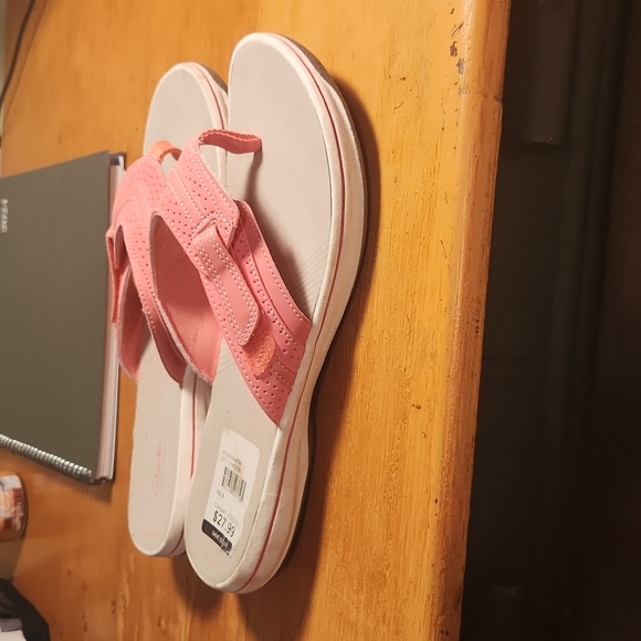 Pink flip flops - Picture 2 of 2